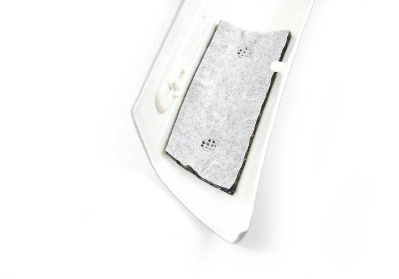 Embellecedor derecho pilar A ITS OEM 51438222624 para BMW E46 {316Ci, 318Ci} compatible con motores N40, M43, N42, N45. Acabado en gris claro. Original BMW.