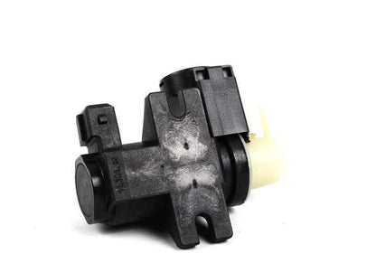 Válvula de control presión turbo OEM 11747626350 para BMW E82, E88, E90, E91, E92, E93, E60, E61, F07, F10, F11, F12, F13, F01, F02, F04, E70, E71, E72, E89. Original BMW.