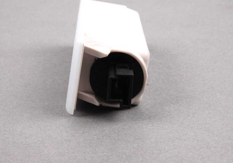Luz interior OEM 63316972605 para BMW {E81, E82, E87, E87N, E88, F20, F20N, F21, F21N, F22, F22N, F23, F23N, F45, F45N, F46, F46N, F87, F87N, E90, E90N, E91, E91N, E92, E92N, E93, E93N, F30, F30N, F31, F31N, F34, F34N, F35, F35N, F80, F80N, F32, F32N