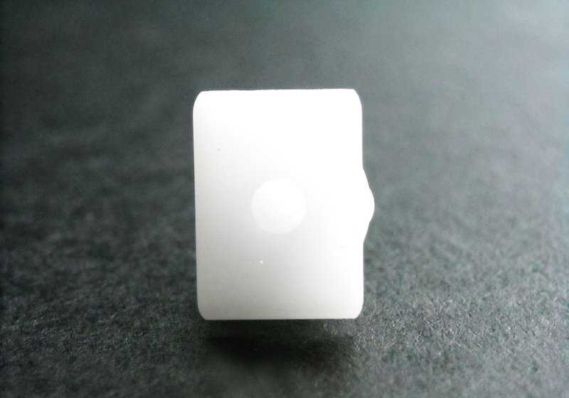 Clip sujeción moldura OEM 51478170166 para BMW E36. Original BMW.