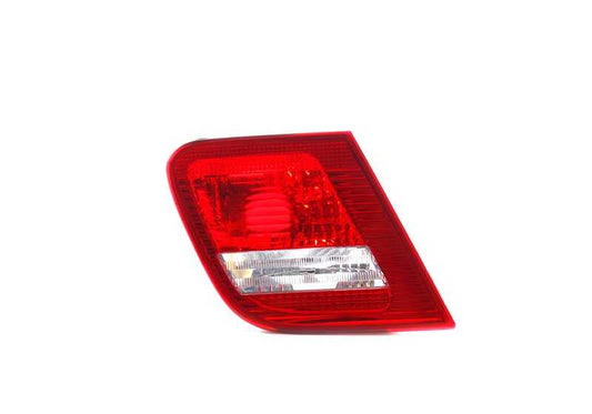 Piloto trasero izquierdo portón OEM 63216920705 para BMW Serie 3 E46 Berlina/Touring. Compatible con modelos fabricados entre 1998 y 2005. Recambio original BMW.