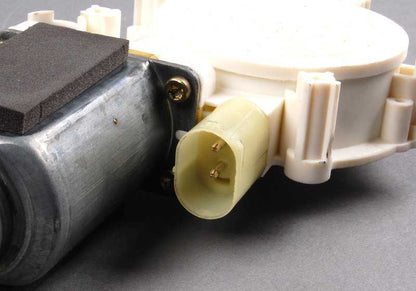Motor ventanilla OEM 67628360512 delantero derecho/trasero izquierdo para BMW Serie 5 E39, Z8 E52. Original BMW.