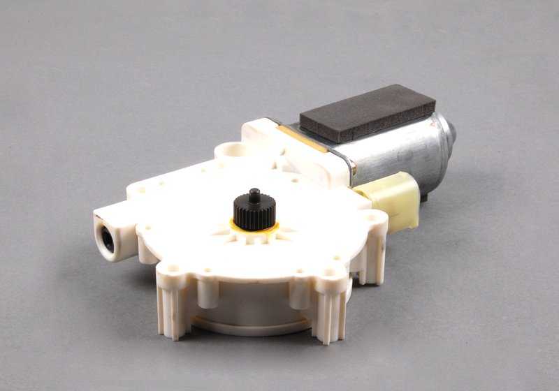 Motor elevalunas delantero derecho/trasero izquierdo OEM 67628360512 para BMW E39, Z8. Original BMW.