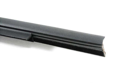 Burlete interior ventanilla izquierda OEM 51361942823 para BMW E30 (todas las versiones: 318i, 320i con cambio manual y automático). Pieza trasera original BMW.