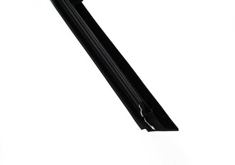 Burlete exterior ventanilla trasera izquierda OEM 51361933751 para BMW E30. Repuesto original BMW.