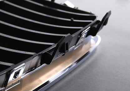 Rejilla embellecedora derecha negra OEM 51137027062 para BMW E60, E60N, E61, E61N. Original BMW.