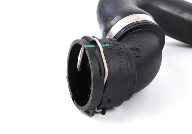 Manguera inferior del radiador al termostato OEM 17127564480 para BMW E82, E88, E90, E91, E92, E93, E89. Original BMW.