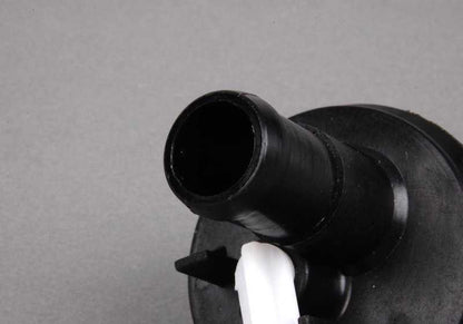 Válvula de agua OEM 64111366669 para BMW E21 {modelos: 315, 316, 318, 320} con motor M10. Repuesto original BMW.