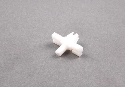 Clip pour BMW Series 8 E31 (OEM 51131970679). BMW d'origine