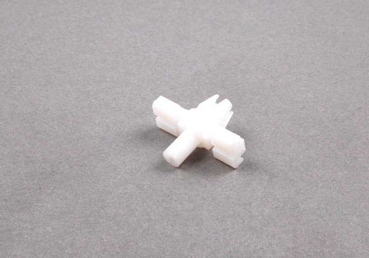 Clip per BMW Series 8 E31 (OEM 51131970679). BMW originale