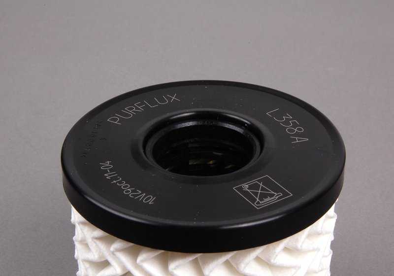 Filtro de aceite OEM 11427622446 para MINI R55, R56, R57, R58, R59, R60, R61. Compatible con versiones Cooper, Cooper S con motores N12, N14 y N16. Original MINI.