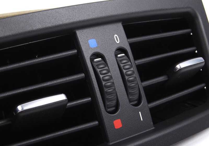 OEM de sortie de l'air arrière 64229112207 pour BMW E60 (modèles: 520li, 520d) de 2007 à 2010. Couleur noire. Pièce BMW originale.