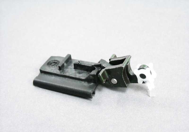 Palanca derecha del techo solar OEM 54128119748 para BMW E36. Pieza original BMW.
