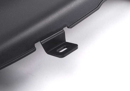 Cubierta embellecedora lateral derecha OEM 51713330866 para BMW E83. Original BMW.