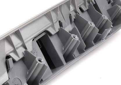 Reposabrazos delantero derecho gris Titan II OEM 51417049686 para BMW E46 {316Ci, 318Ci} compatible con versiones de cambio manual y automático. Original BMW.