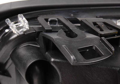 Fronte destra con OEM intermittente ambra 63126920606 per BMW 3 E46 (323CI, 325CI) modelli fabbricati tra il 1999 e il 2006. BMW originale.