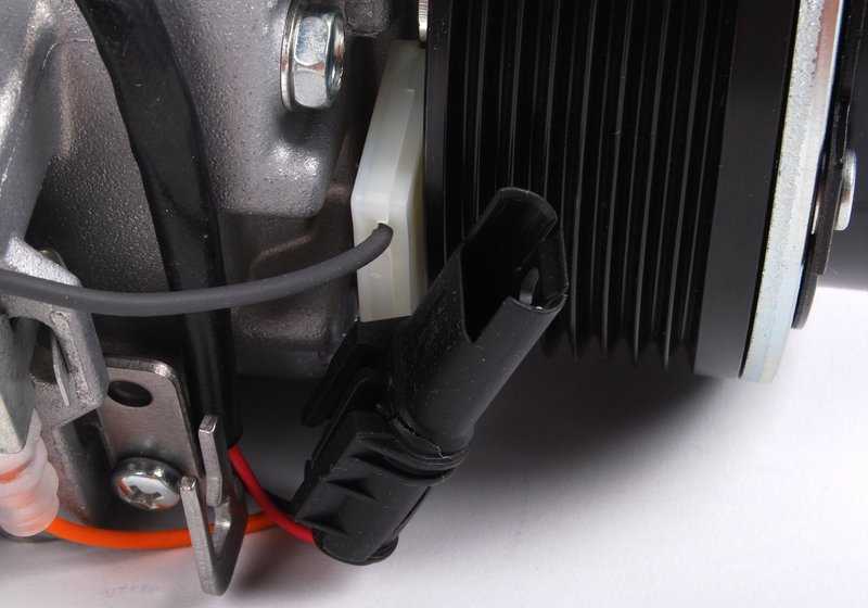Compressore di aria condizionata per BMW F01, F02, E71. BMW originale. . BMW originale