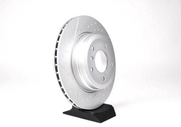 Disco de freno trasero BMW Performance perforado OEM 34216795755 para BMW E81, E87, E88, E90, E91, E92, E93, E82. Solo compatible con llantas de al menos 17". Original BMW.