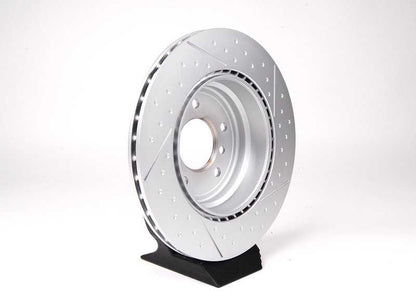 Disco de freno trasero BMW Performance perforado OEM 34216795755 para BMW E81, E87, E88, E90, E91, E92, E93, E82. Solo compatible con llantas de al menos 17". Original BMW.