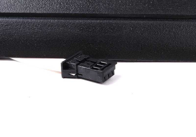 Paramento de entrada derecho OEM 51477079960 para BMW Serie 6 E63, E64. Original BMW.