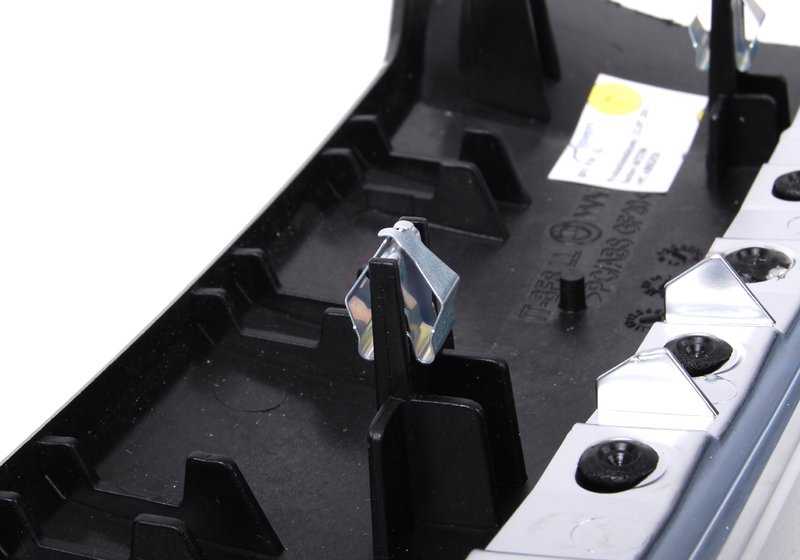 Moldura salpicadero aluminio Hexagon pasajero OEM 51458050171 para BMW 5 Series F10, F10N, F11, F11N, F18. Original BMW.