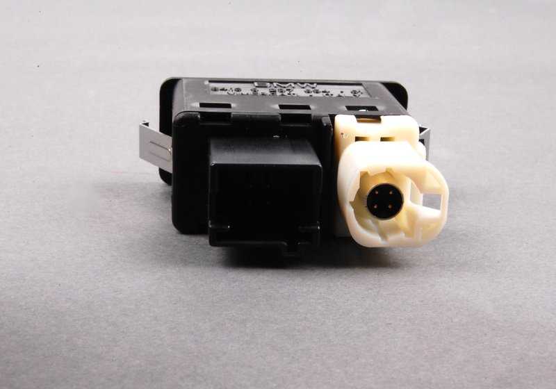 Módulo USB/AUX OEM 84109237654 para BMW {E81, E82, E87, E88, E90, E91, E92, E93, E60, E61, F07, F10, F11, F18, E63, E64, F06, F12, F13, F01, F02, F04, E84, F25, F26, E70, E71, E72, E89} e MINI {R55, R56, R57}. BMW/MINI originais.