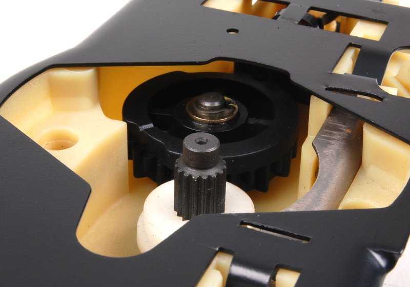 Motor del techo solar eléctrico OEM 54121859994 para BMW E24 {630CS, 633CSi, 635CSi}. Original BMW.