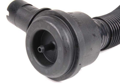 Tubo de descarga de aire OEM 11657556555 para BMW E82, E88, E90, E91, E92, E93. Original BMW.