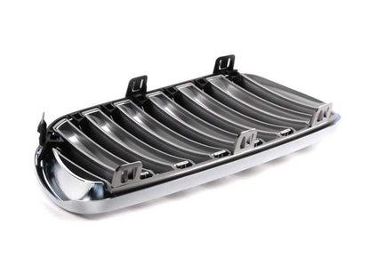 Rejilla embellecedora delantera derecha OEM 51113420090 para BMW E83. Original BMW.