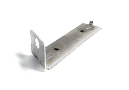 Soporte tapa paso de rueda delantero izquierdo OEM 51718205059 para BMW E39. Original BMW.