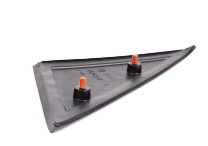 Embellecedor lateral izquierdo OEM 51321924917 para BMW E30 {316, 316i (M10 y M40), todos los tipos y transmisiones}. Original BMW.