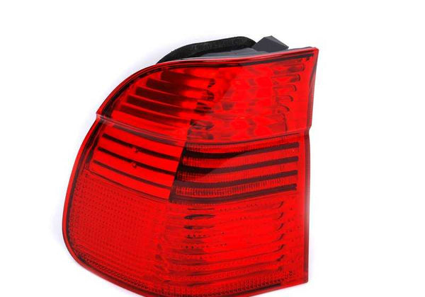 Piloto trasero lateral izquierdo OEM 63216900215 para BMW E39 (Serie 5, 1995-2003). Original BMW.