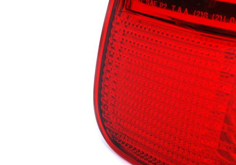 Piloto trasero lateral izquierdo OEM 63216900215 para BMW E39 (Serie 5, 1995-2003). Original BMW.