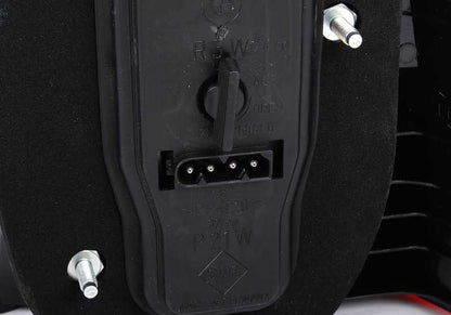 Piloto trasero lateral izquierdo OEM 63216900215 para BMW E39 (Serie 5, 1995-2003). Original BMW.