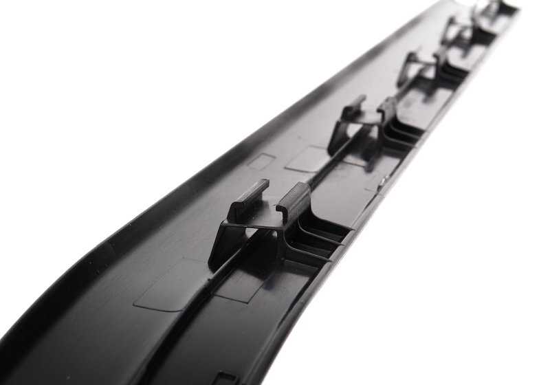 Embellecedor de entrada delantero derecho negro OEM 51478254290 para BMW X5 E53 (1999-2006). Original BMW.