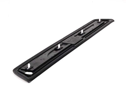 Embellecedor de entrada delantero derecho OEM 51477203602 para BMW Serie 5 F10, F11, F10 LCI, F11 LCI. Original BMW.