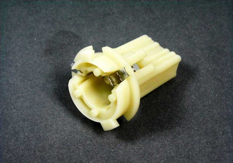 OEMPPARAS PORTALAMPARAS 63218381243 for BMW E38. Original BMW.