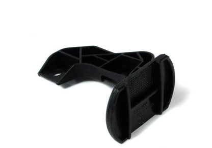 Soporte izquierdo OEM 51118159361 para BMW E39 {520d, 520i} con motor M47 o M52. Compatible con modelos del 01/1996 al 09/2003. Pieza original BMW.