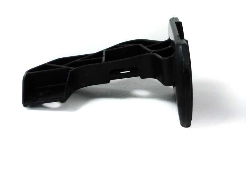 Soporte izquierdo OEM 51118159361 para BMW E39 {520d, 520i} con motor M47 o M52. Compatible con modelos del 01/1996 al 09/2003. Pieza original BMW.