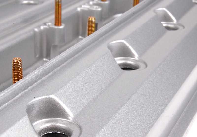 Tapa de culata izquierda OEM 11121703179 para BMW E53 X5 4.4i, 4.6is y E52 Z8 4.9i. Pieza original BMW.