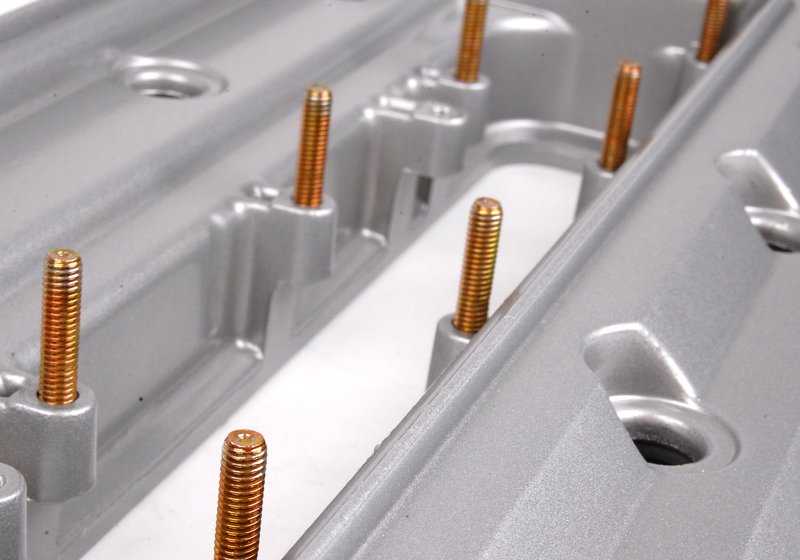 Tapa de culata izquierda OEM 11121703179 para BMW E53 X5 4.4i, 4.6is y E52 Z8 4.9i. Pieza original BMW.