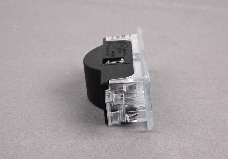Luz interna para BMW Série 5 E60N, E61, E61N Série 6 E63, E64 Série 7 E65, E66 X3 E83 Z4 E85, E86 (OEM 63316962009). BMW original