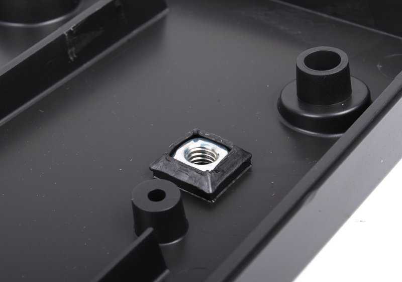 Soporte de matrícula M imprimado OEM 51137205847 para BMW X5 E70 y X6 E71. Pieza original BMW.