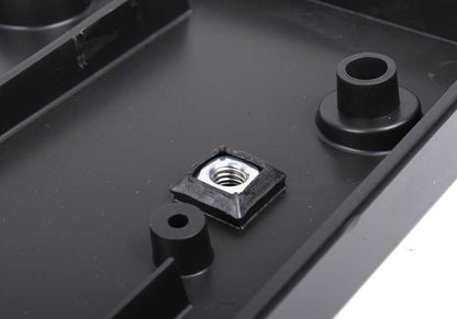 Soporte de matrícula M imprimado OEM 51137205847 para BMW X5 E70 y X6 E71. Pieza original BMW.