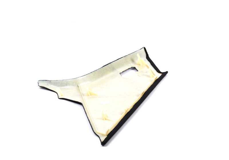 Revestimiento interior pilar trasero izquierdo OEM 51432258111 para BMW E36. Color antracita. Pieza original BMW.