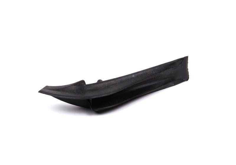 Cubrimiento derecho paragolpes delantero OEM 51717892268 para BMW E39. Original BMW.
