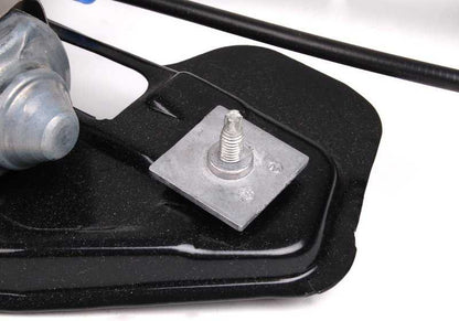 Elevalunas eléctrico delantero derecho OEM 51338125202 para BMW Serie 7 {E38 725tds, 728i} (todos los modelos y variantes entre 1995-2001). Recambio original BMW.
