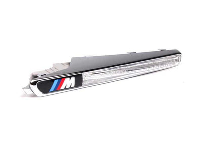 Moldura cromada lateral izquierda OEM 51138051601 para BMW E82. Original BMW.