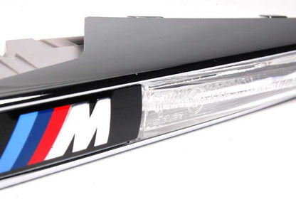 Moldura cromada lateral izquierda OEM 51138051601 para BMW E82. Original BMW.
