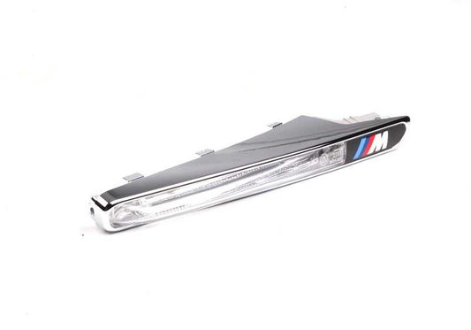 Embellecedor cromado derecho OEM 51138051602 para BMW Serie 1 E82. Pieza decorativa exterior original BMW.